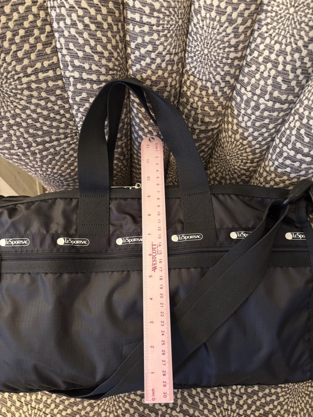 Lesportsac Medium Weekender Black Lightweight Bag Duffle Tote detachable strap - Picture 13 of 15